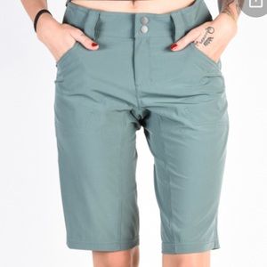 NWT Dakine ladies Cadence shorts